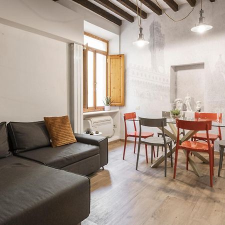 Laurel Apartment By Mmega Florence Ngoại thất bức ảnh